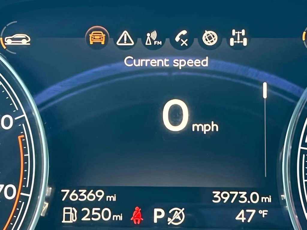 Used 2017 Bentley Bentayga image 17