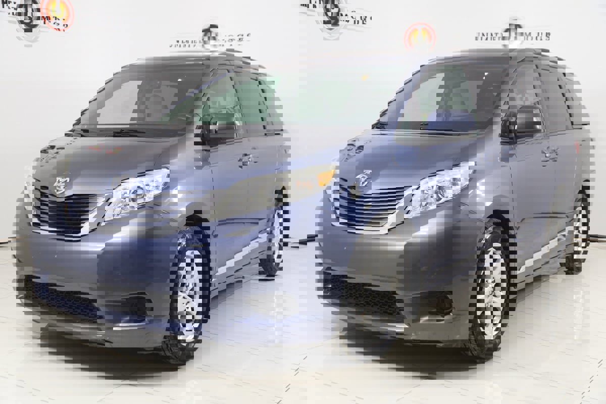 Used 2016 Toyota Sienna LE image 5