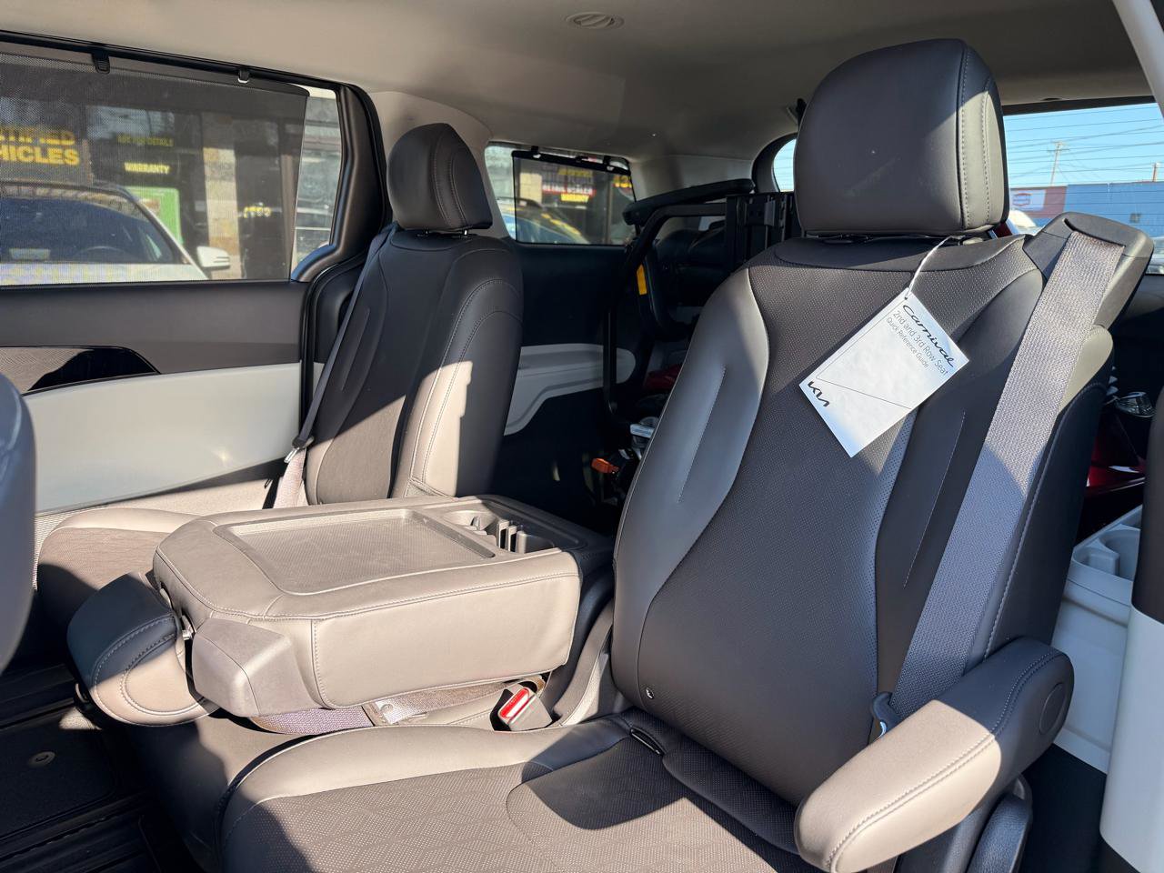 Used 2024 Kia Carnival EX image 29