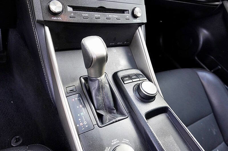 Used 2016 Lexus IS 200t RWD image 28