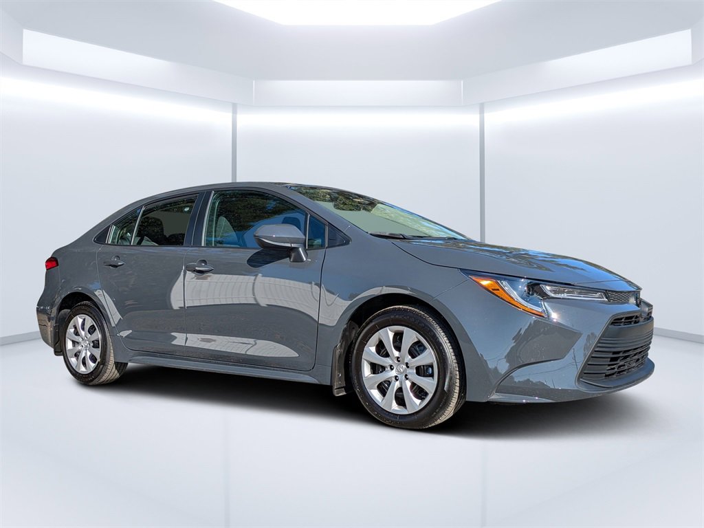 Used 2025 Toyota Corolla LE image 1