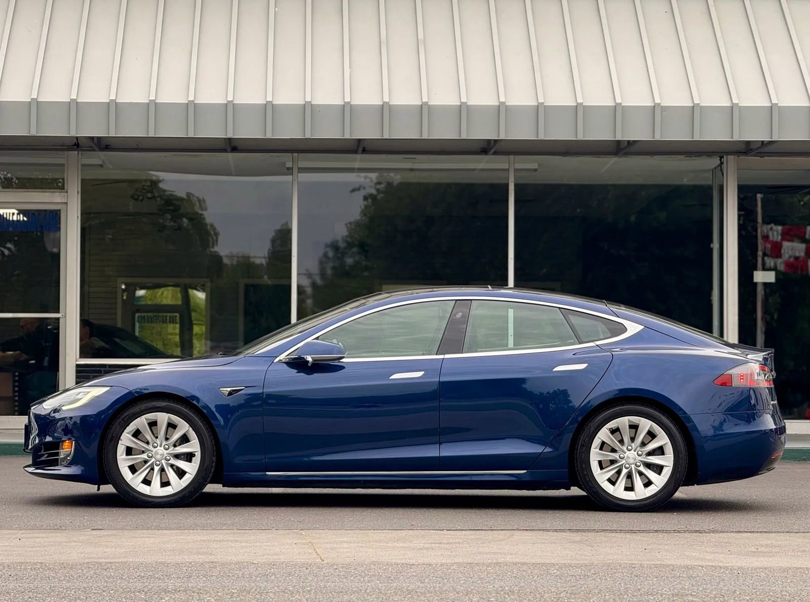 Used 2017 Tesla Model S 90D image 5