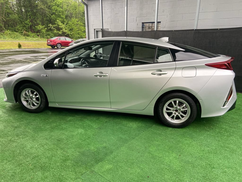 Used 2022 Toyota Prius Prime Limited FWD image 8