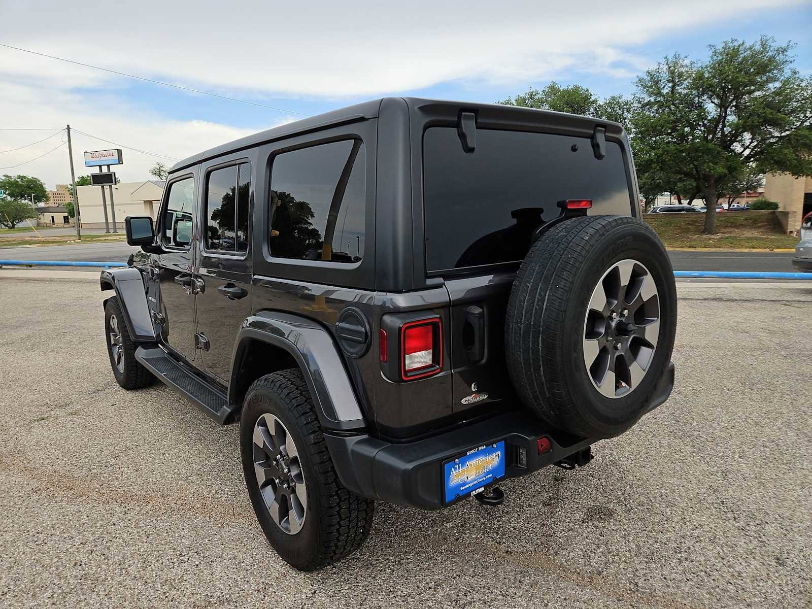 Used 2020 Jeep Wrangler Unlimited Sahara AWD/4WD image 6