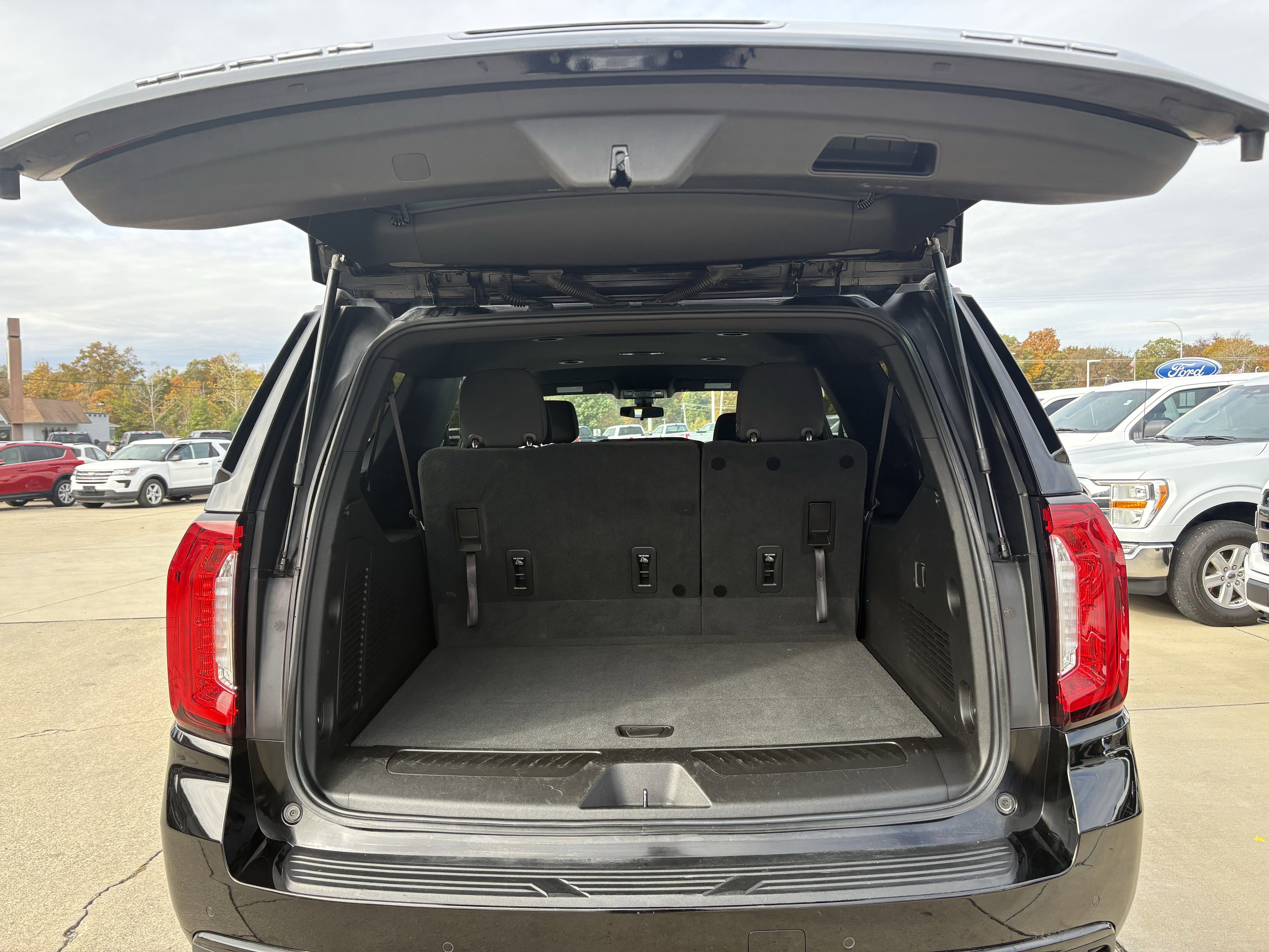 Used 2021 GMC Yukon XL SLE image 5