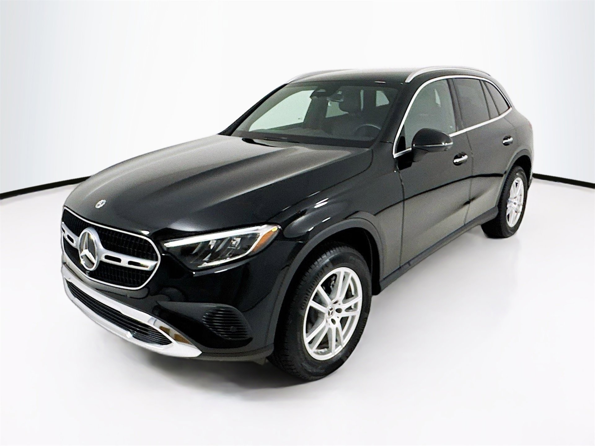 Certified 2025 Mercedes-Benz GLC 300 image 3