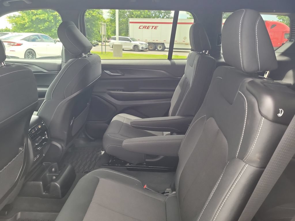 Used 2025 Jeep Grand Cherokee L Laredo AWD/4WD image 24