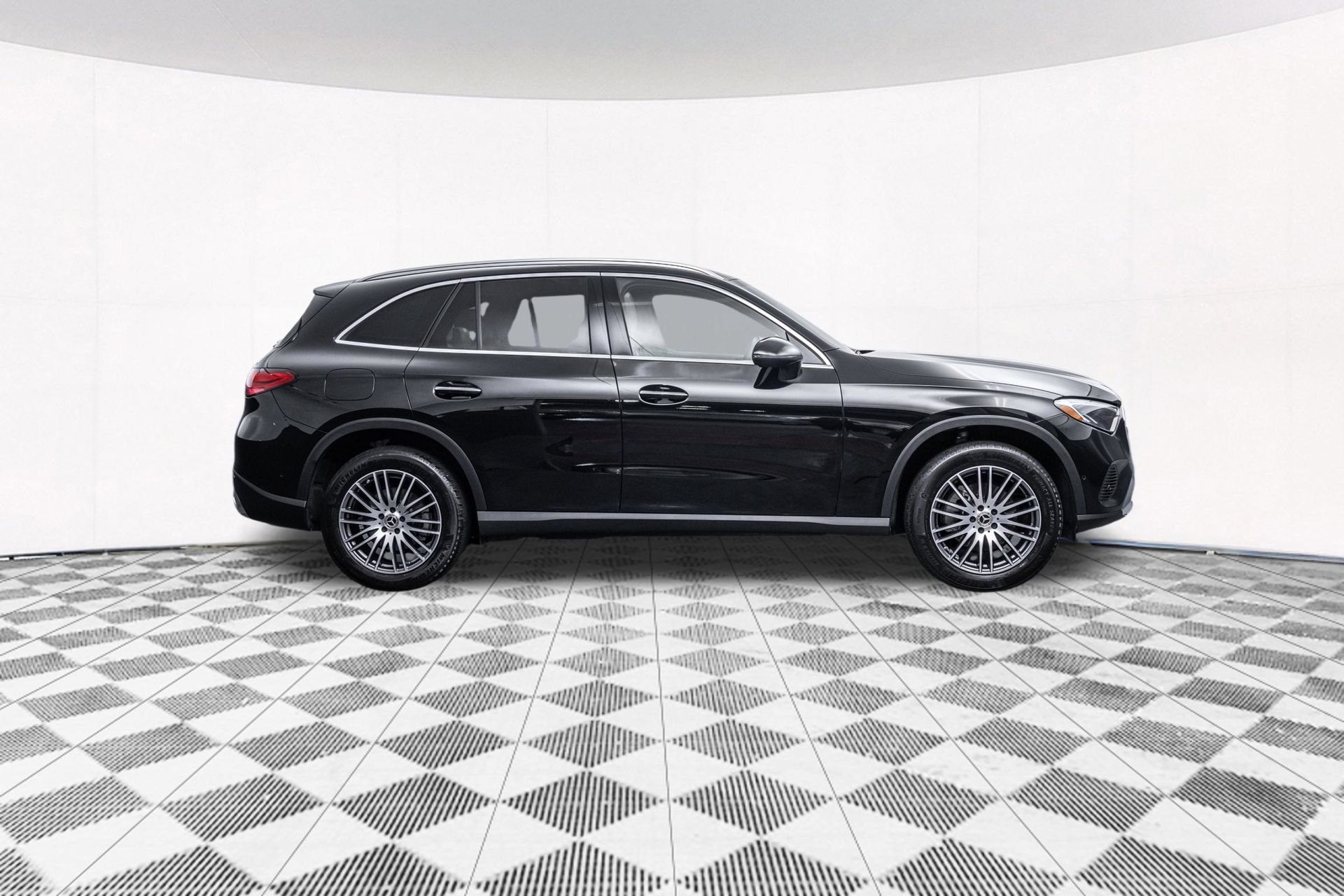 Used 2024 Mercedes-Benz GLC 300 4MATIC image 12