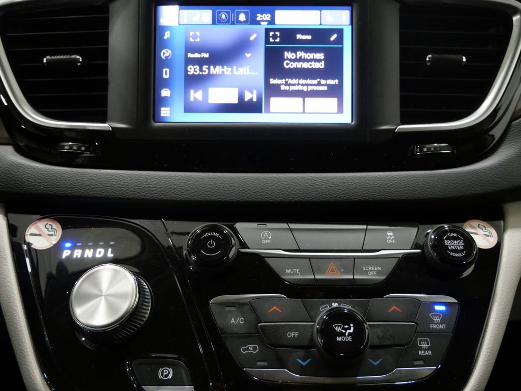 Used 2022 Chrysler Voyager LX image 20