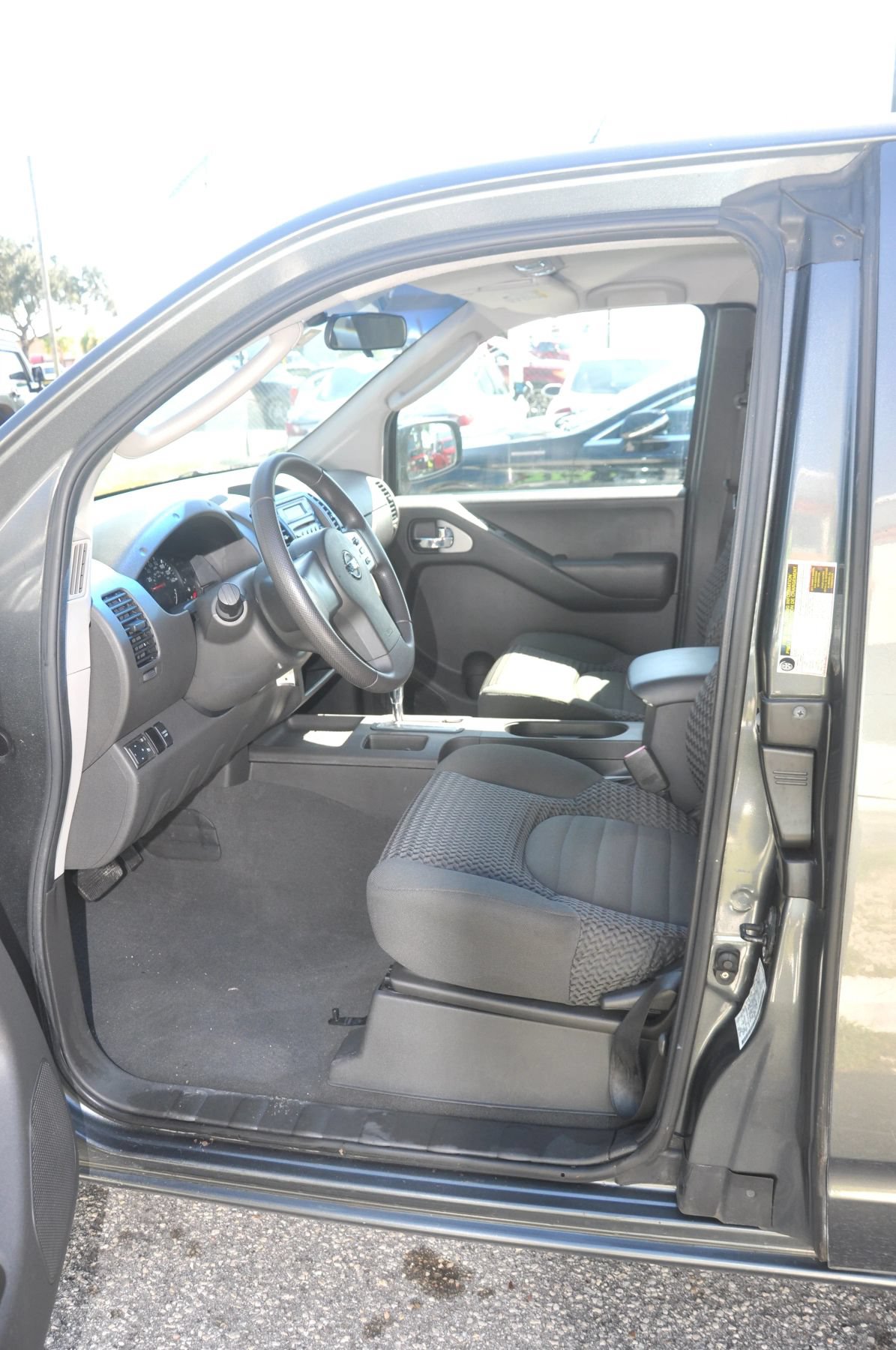 Used 2006 Nissan Frontier SE w/ (P01) Power Pkg RWD image 10