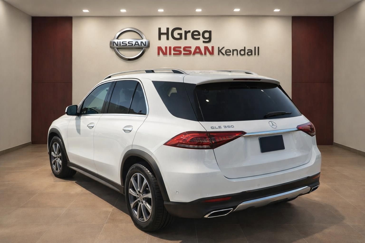 Used 2021 Mercedes-Benz GLE 350 w/ Premium Package image 2