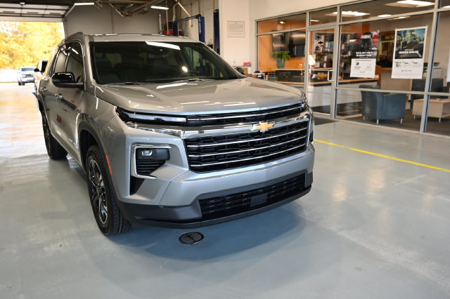 New 2027 Chevrolet Traverse LT w/ LPO, Floor Liner Package AWD/4WD image 3