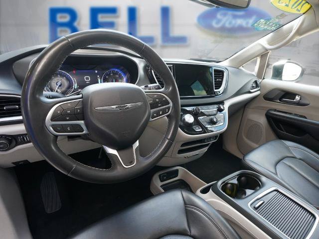 Used 2023 Chrysler Pacifica Touring-L FWD image 11