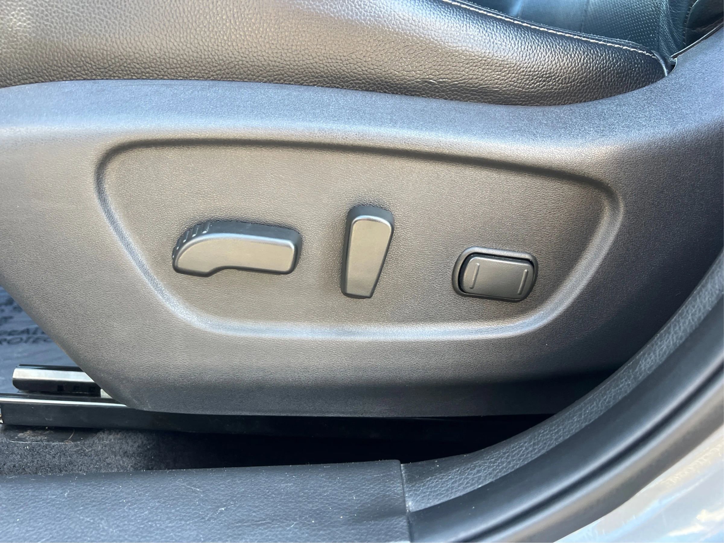 Used 2019 Nissan Rogue SV image 32