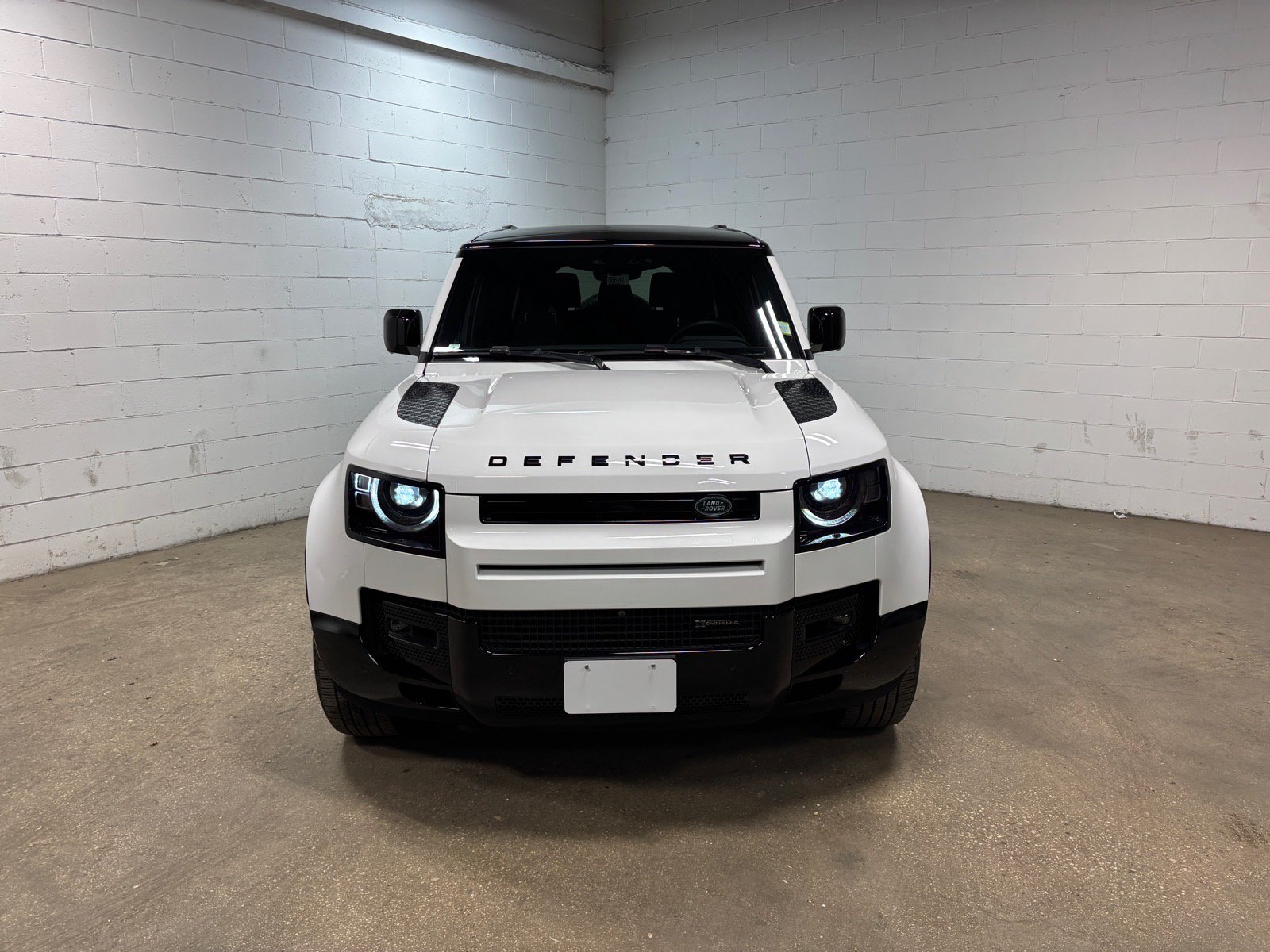 Used 2023 Land Rover Defender 130 X-Dynamic SE AWD/4WD image 3