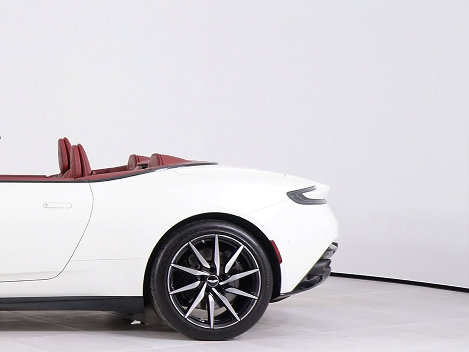 Used 2019 Aston Martin DB11 Volante RWD image 13