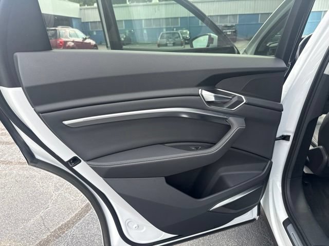 Used 2023 Audi e-tron Premium Plus w/ Premium Plus Package AWD/4WD image 12