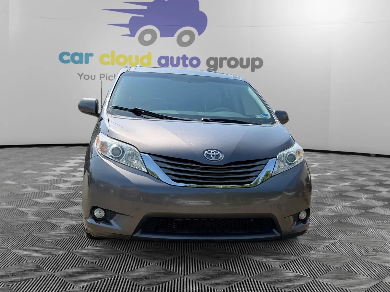 Used 2011 Toyota Sienna XLE w/ Entertainment Pkg FWD image 8