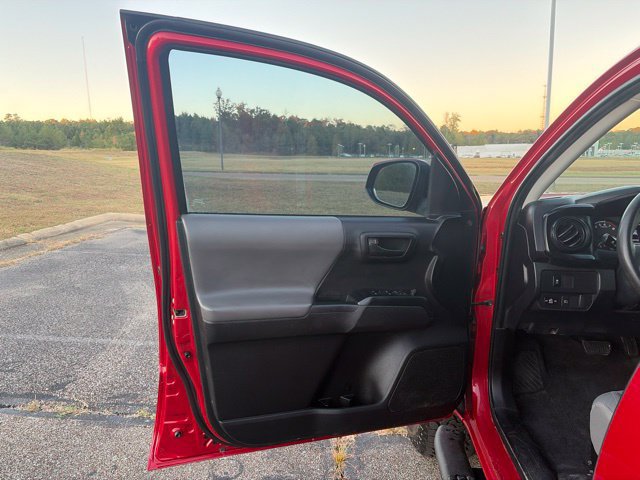 Used 2022 Toyota Tacoma SR AWD/4WD image 14