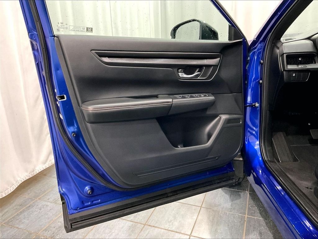 Used 2025 Honda CR-V Sport image 9