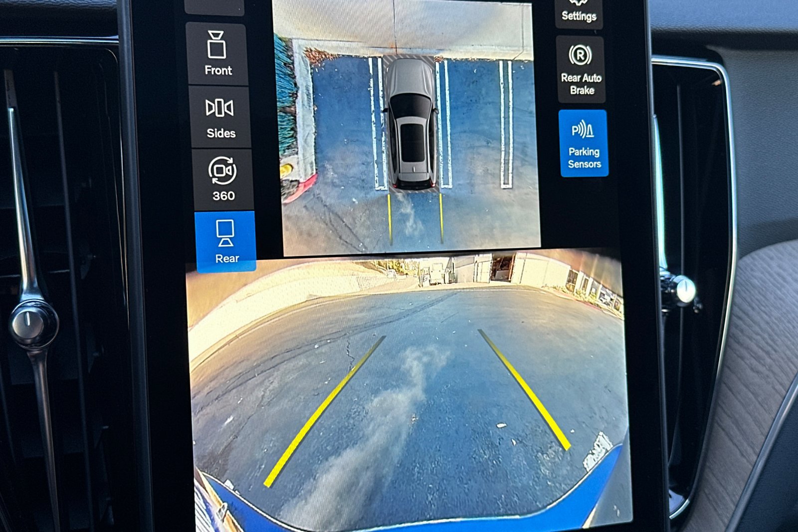 New 2026 Volvo XC60 B5 Plus w/ Climate Package image 17