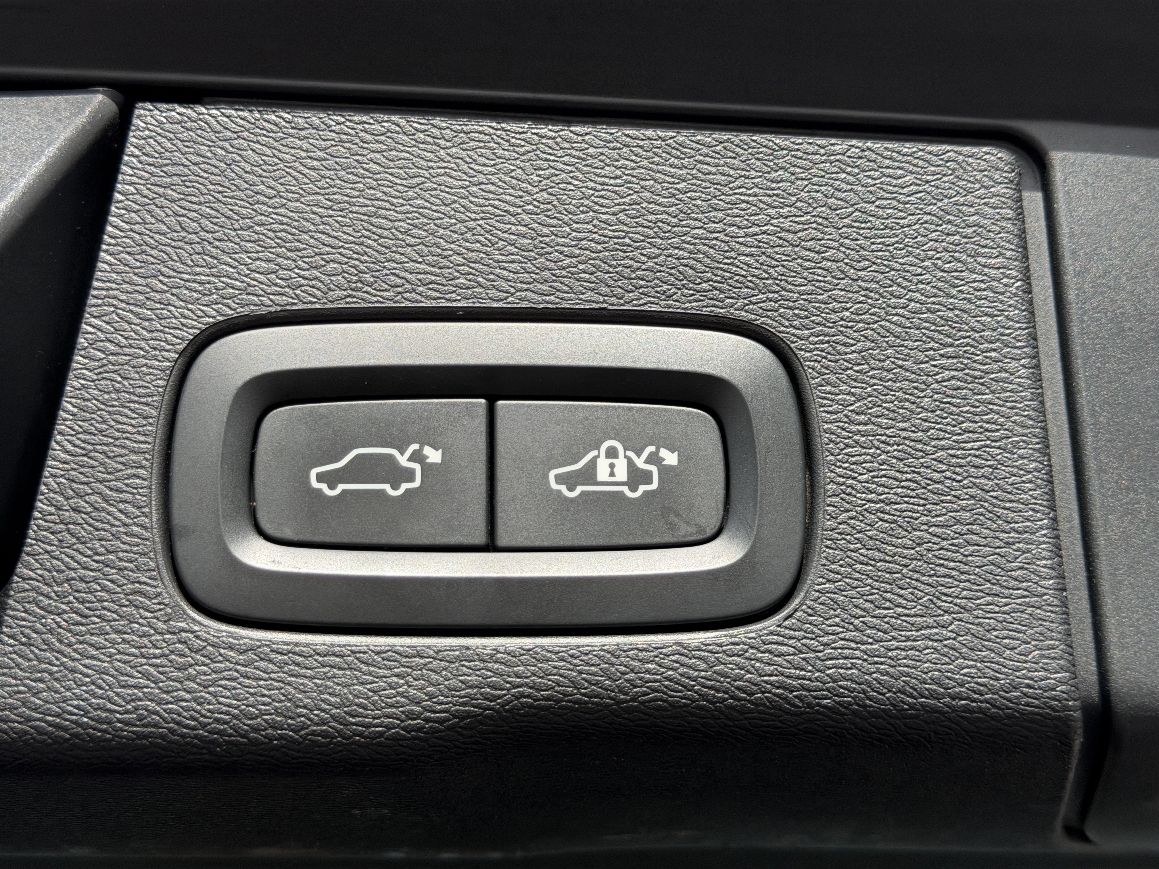 Used 2021 Volvo XC60 T5 Inscription w/ Advanced Package FWD image 16