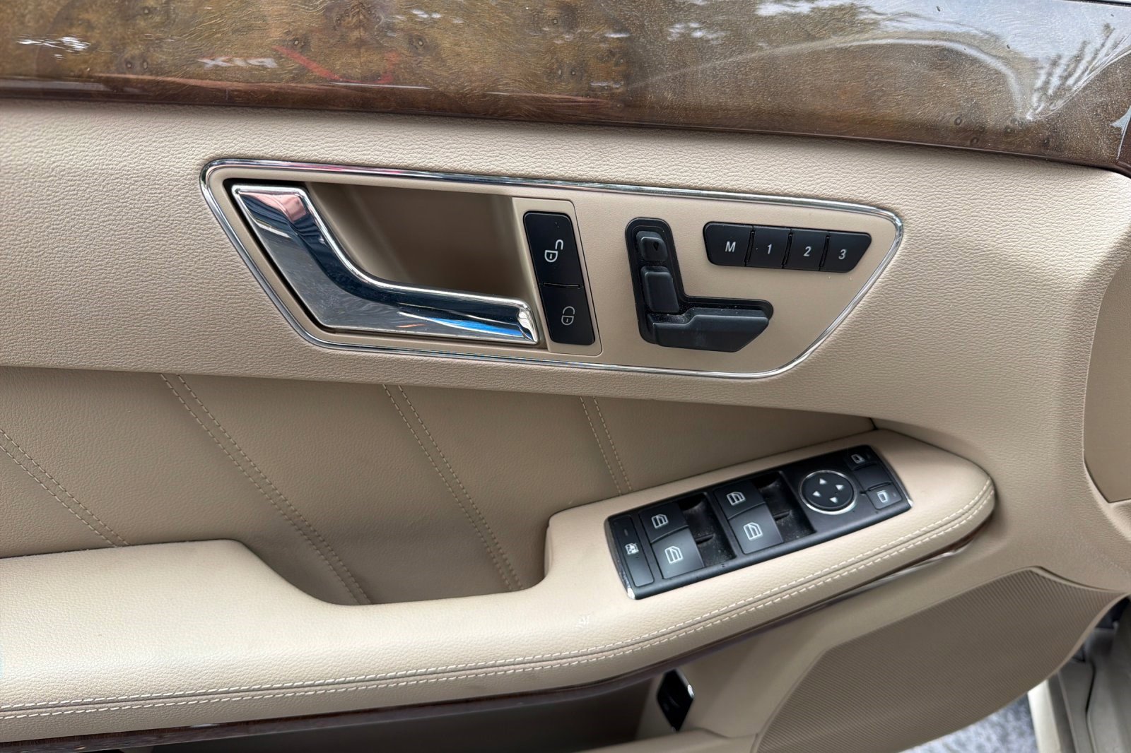 Used 2010 Mercedes-Benz E 350 Sedan image 12