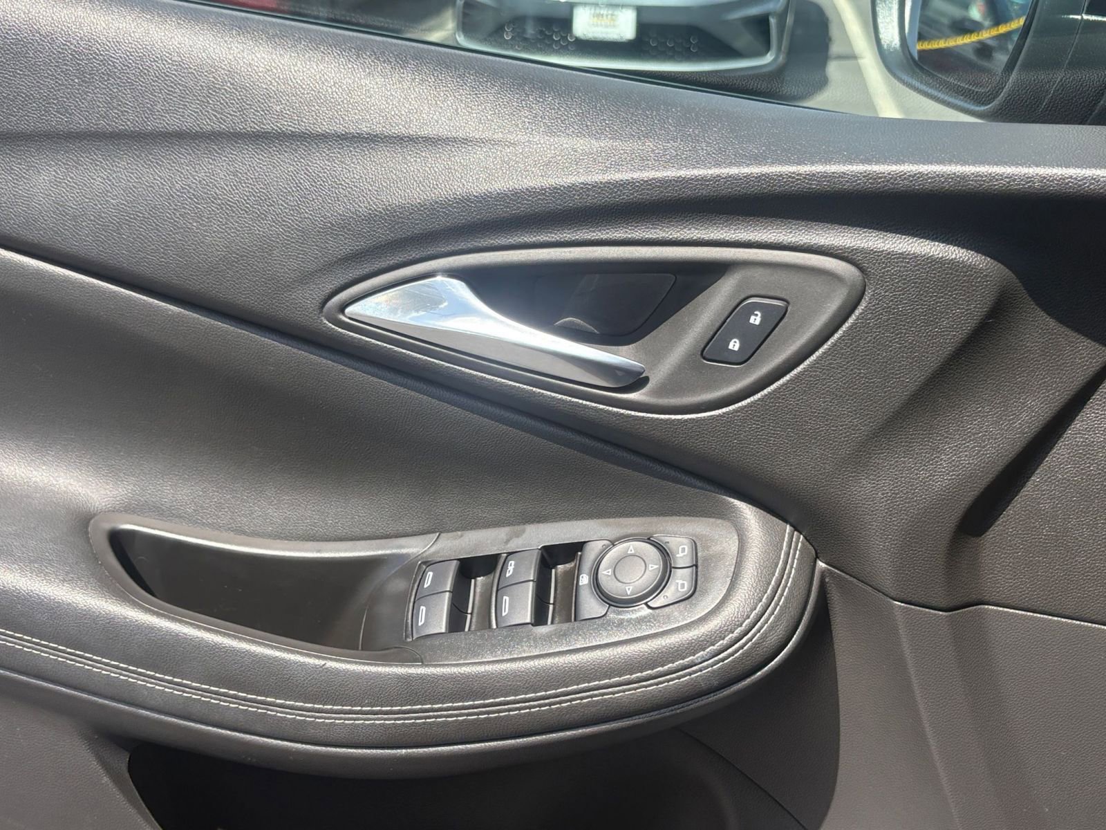 Used 2025 Buick Encore GX Preferred FWD image 18