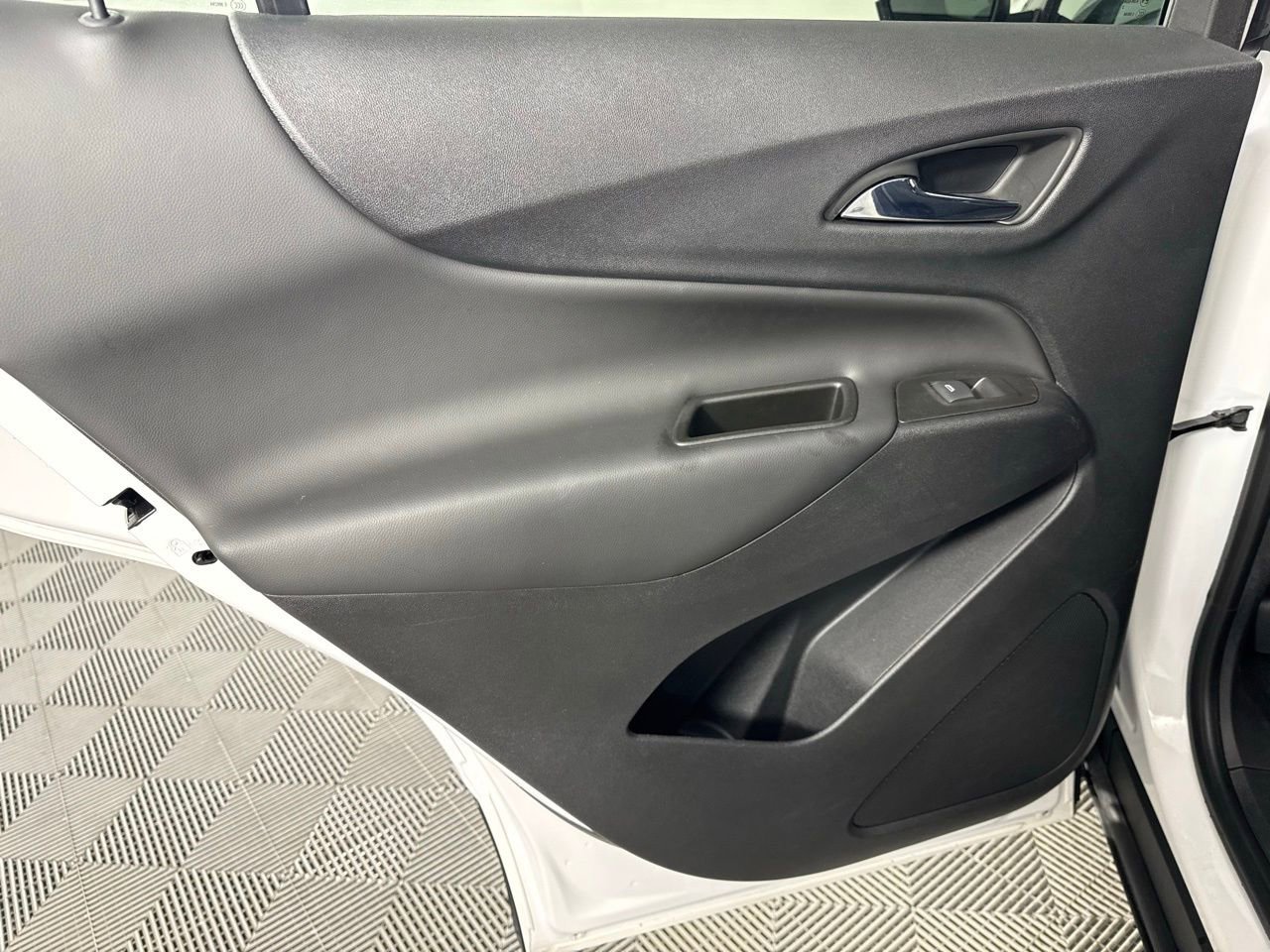 Used 2023 Chevrolet Equinox LT image 23