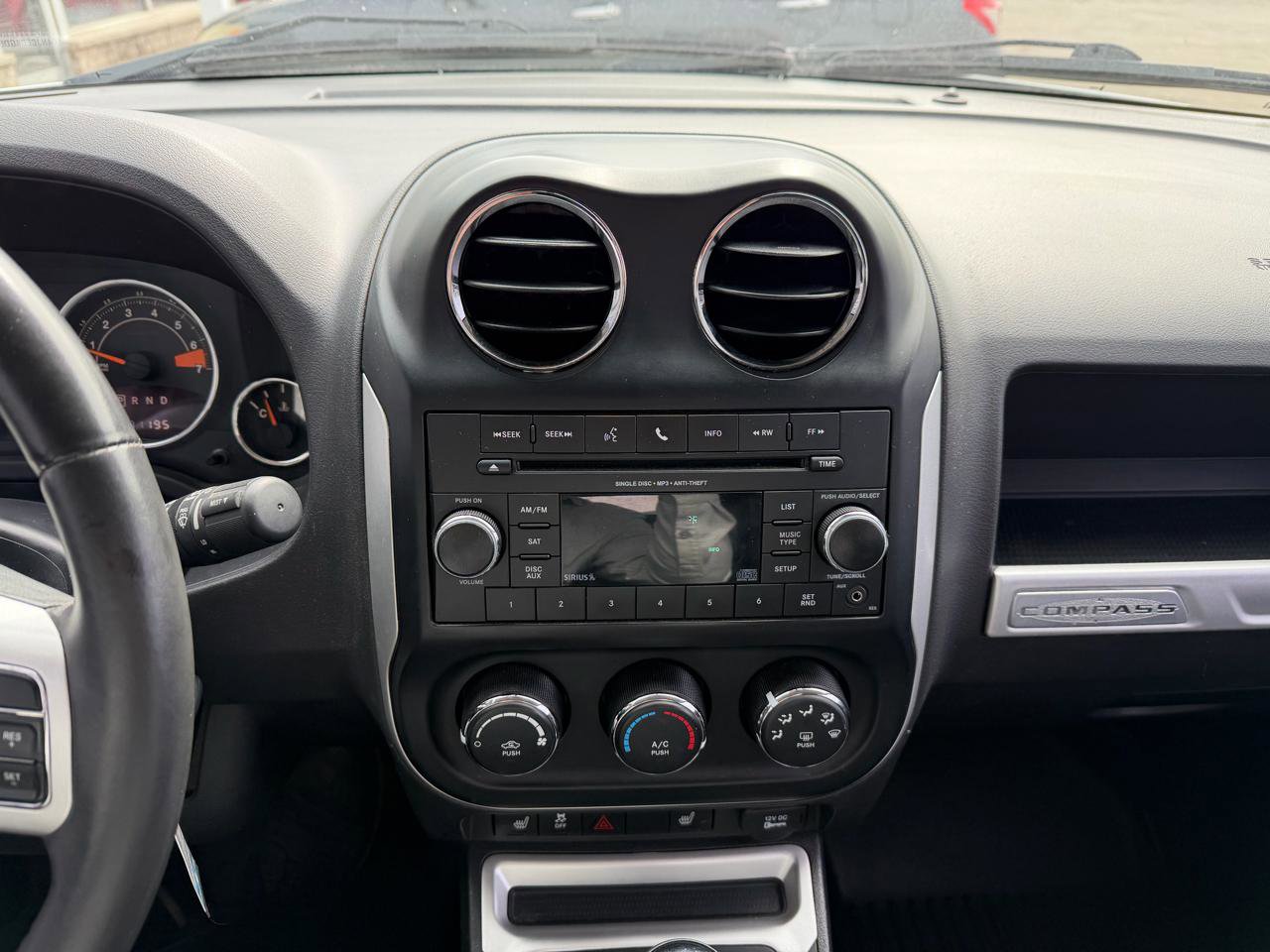 Used 2016 Jeep Compass Latitude image 30