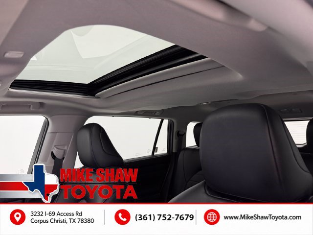 Used 2024 Toyota Highlander XLE FWD image 25