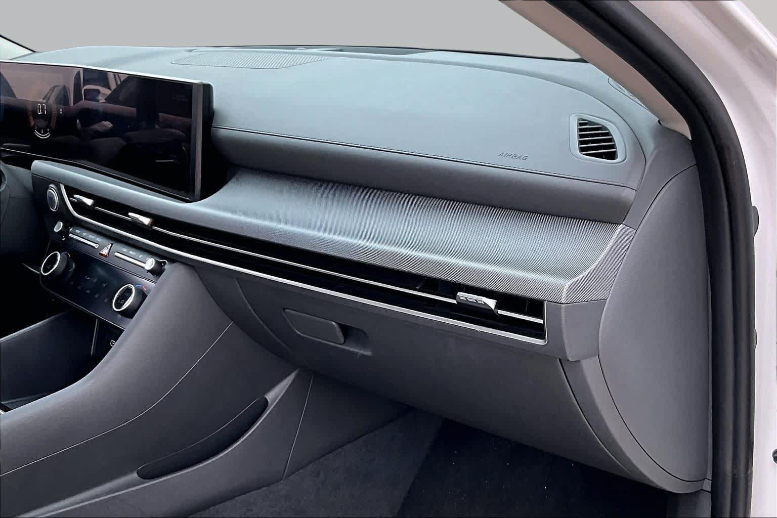 Used 2025 Hyundai Sonata SEL FWD image 16