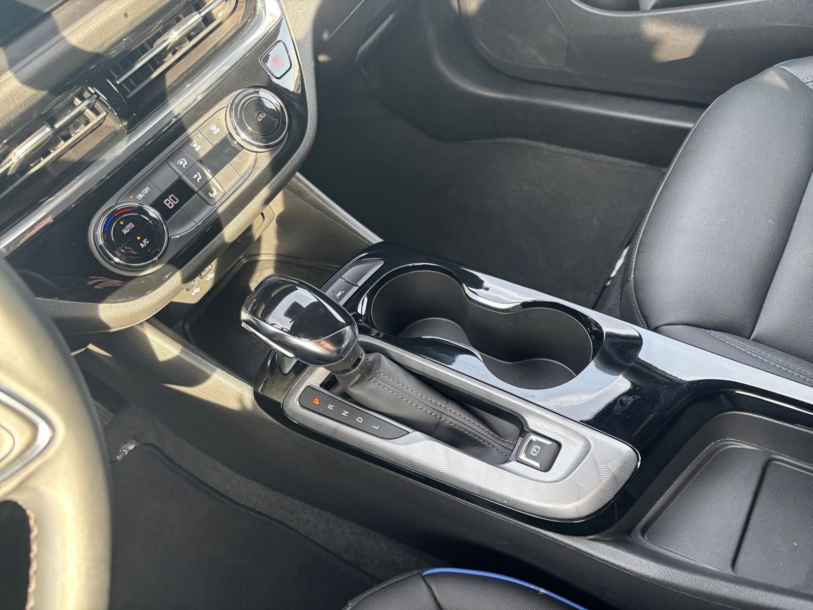 Used 2025 Buick Envista Sport Touring image 39