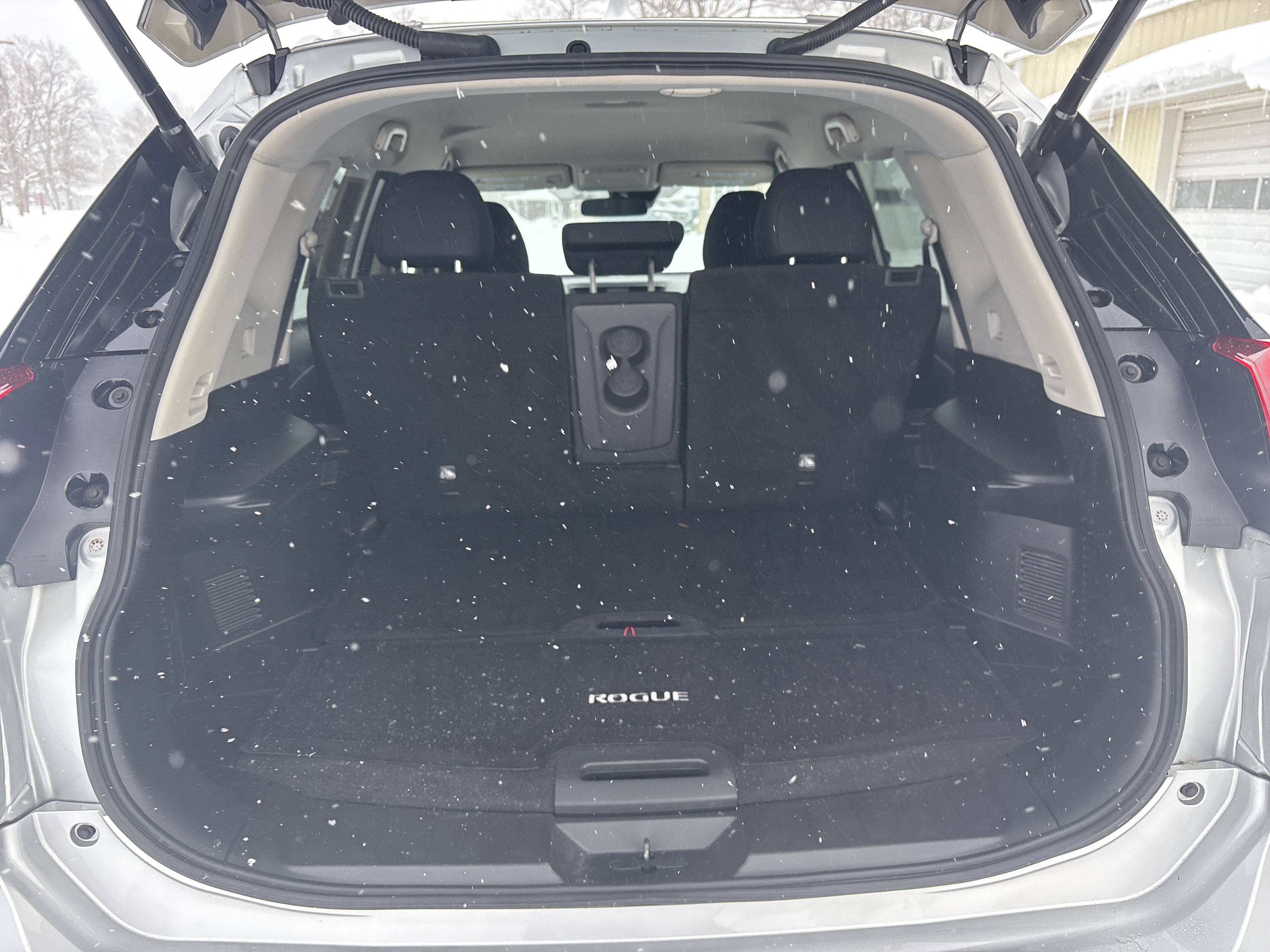 Used 2020 Nissan Rogue SV image 5