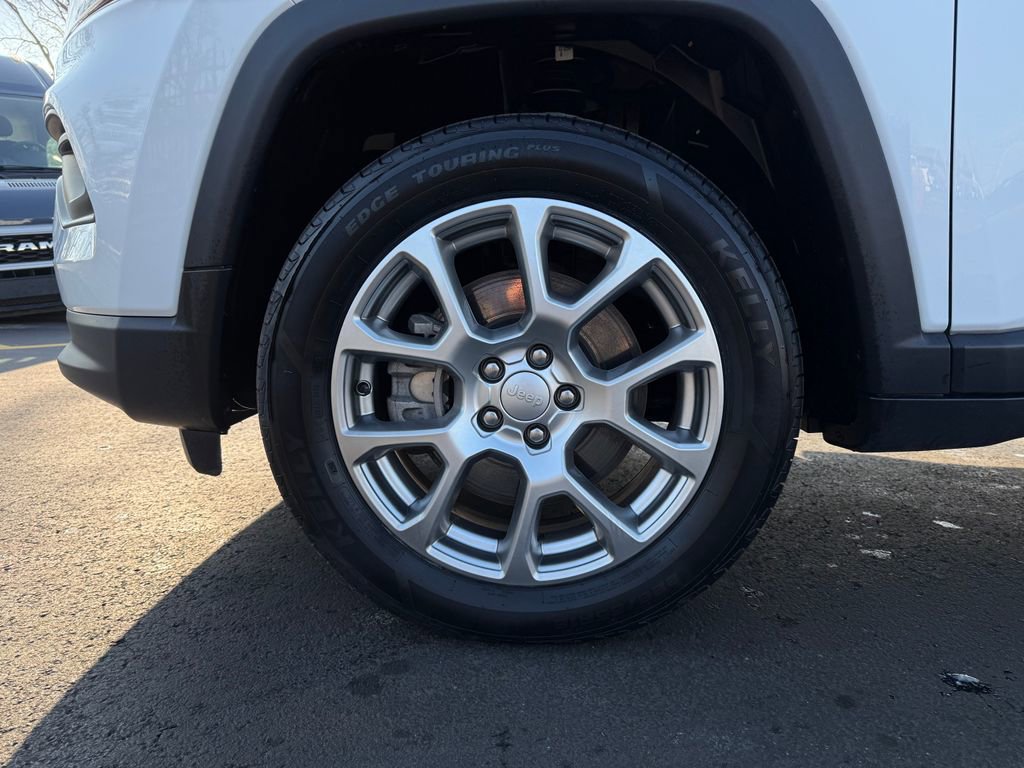 Used 2023 Jeep Compass Latitude image 10