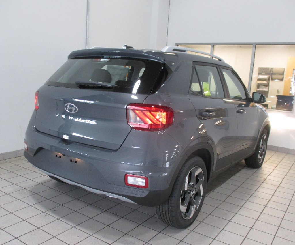 New 2026 Hyundai Venue SEL FWD image 3
