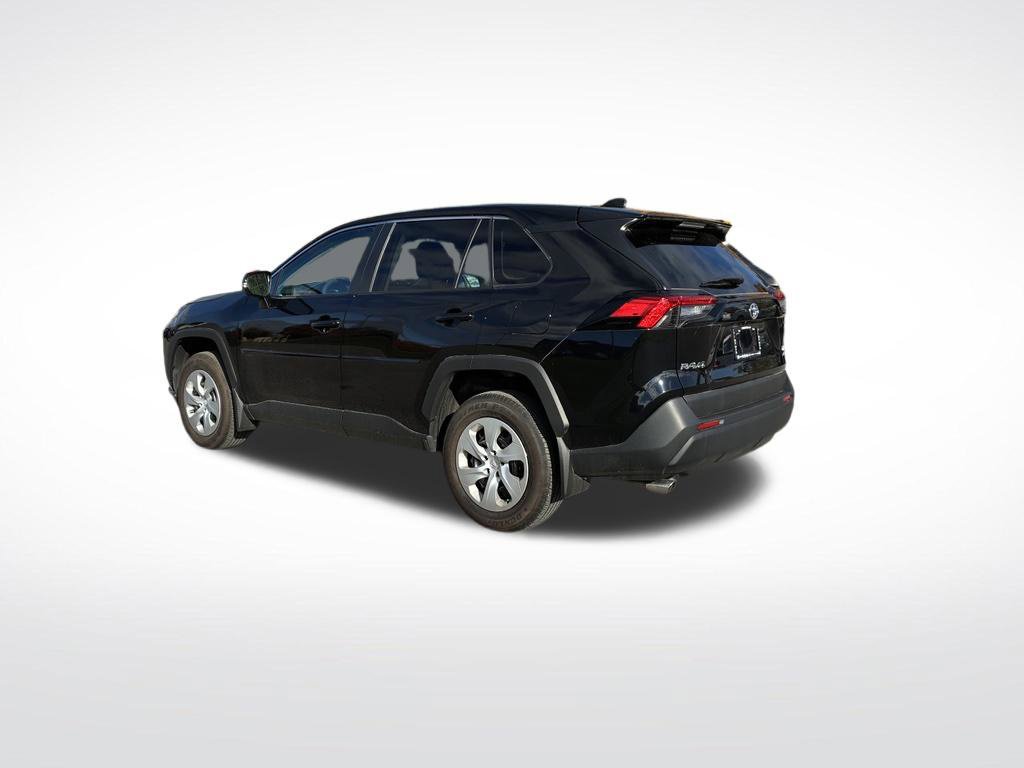 Used 2024 Toyota RAV4 LE AWD/4WD image 3