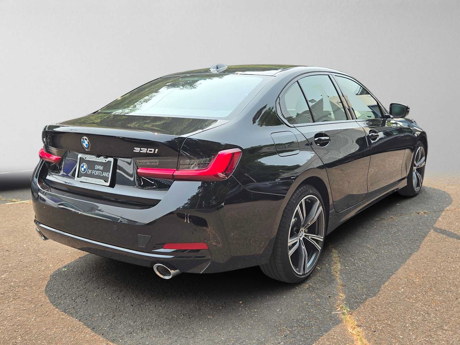 Used 2023 BMW 330i xDrive Sedan w/ Driving Assistance Package AWD/4WD image 3