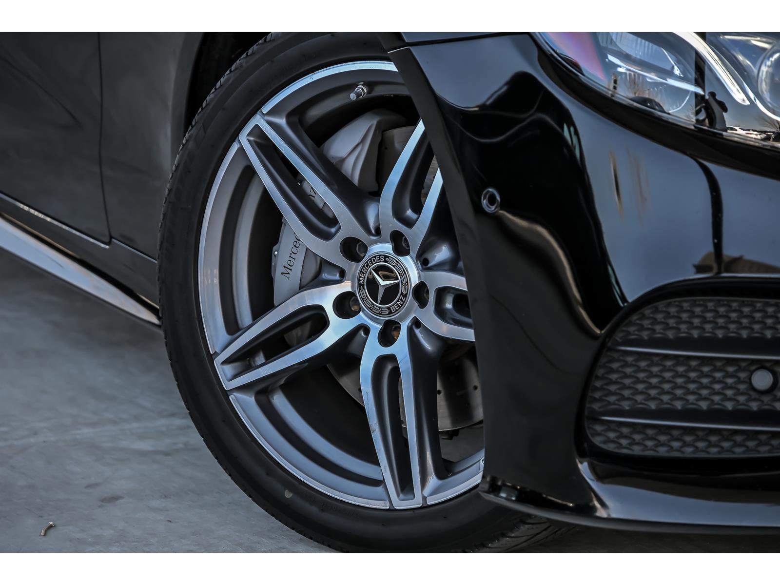 Used 2018 Mercedes-Benz E 400 4MATIC Coupe image 3