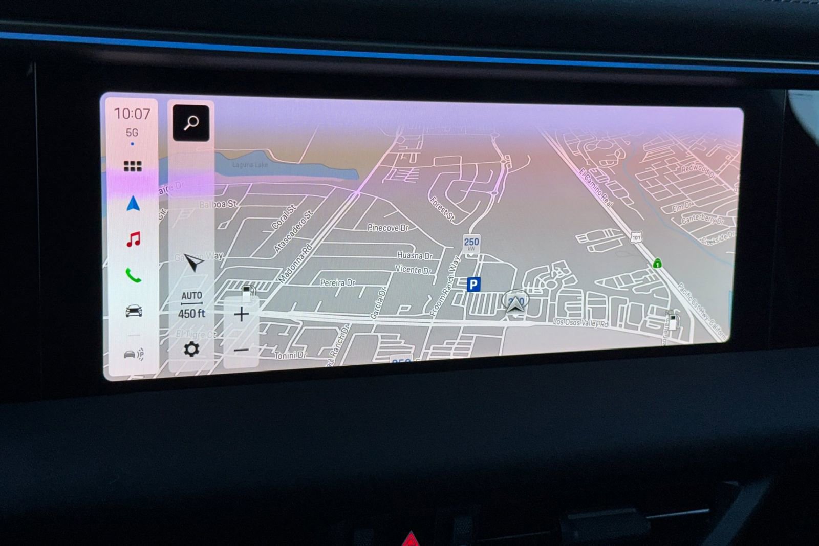 Certified 2025 Porsche Macan 4 Electric image 37