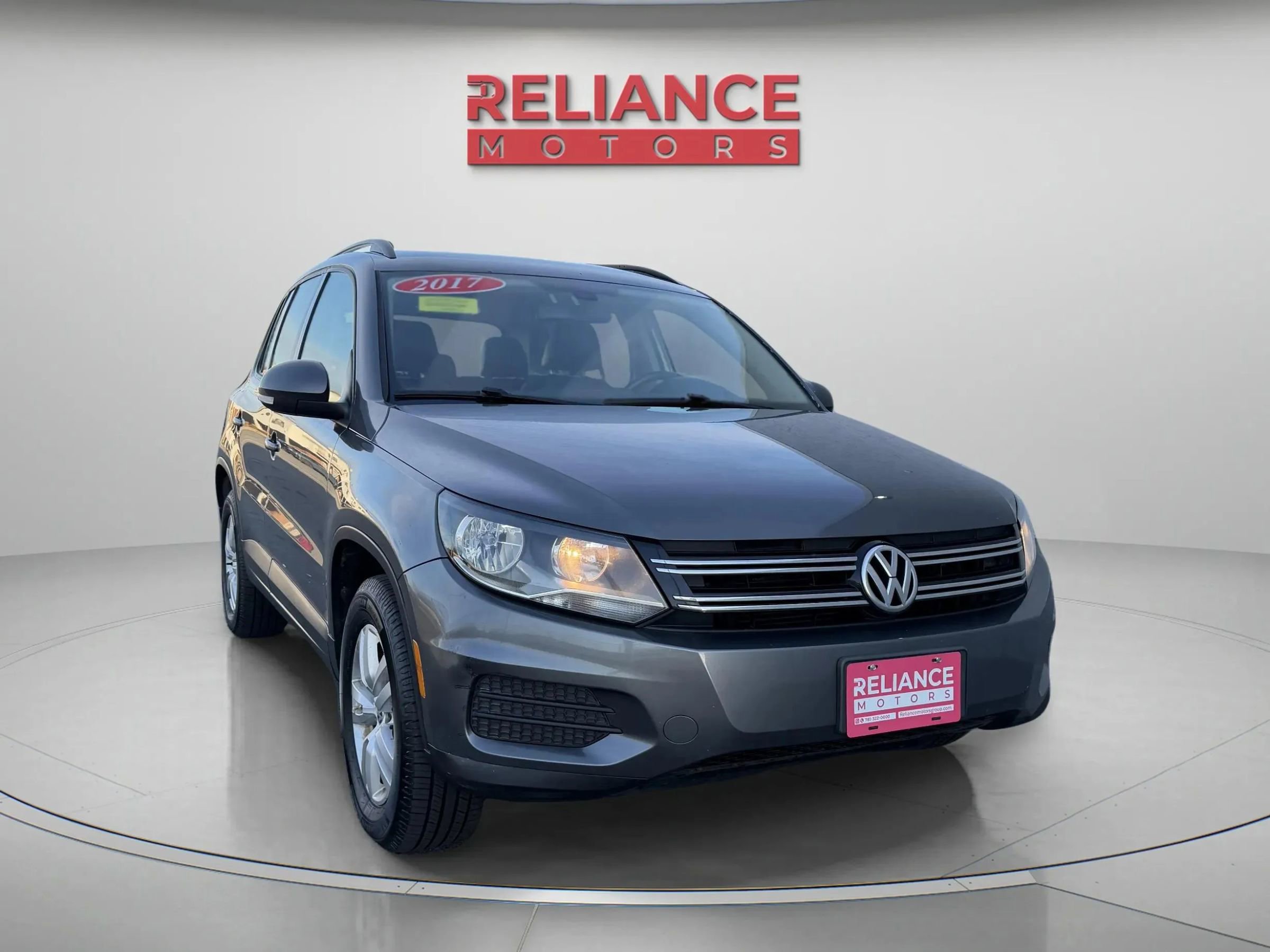 Used 2017 Volkswagen Tiguan S image 8