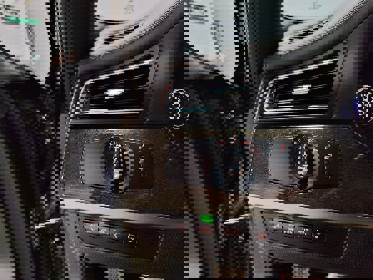 Used 2013 BMW 750Li xDrive image 26