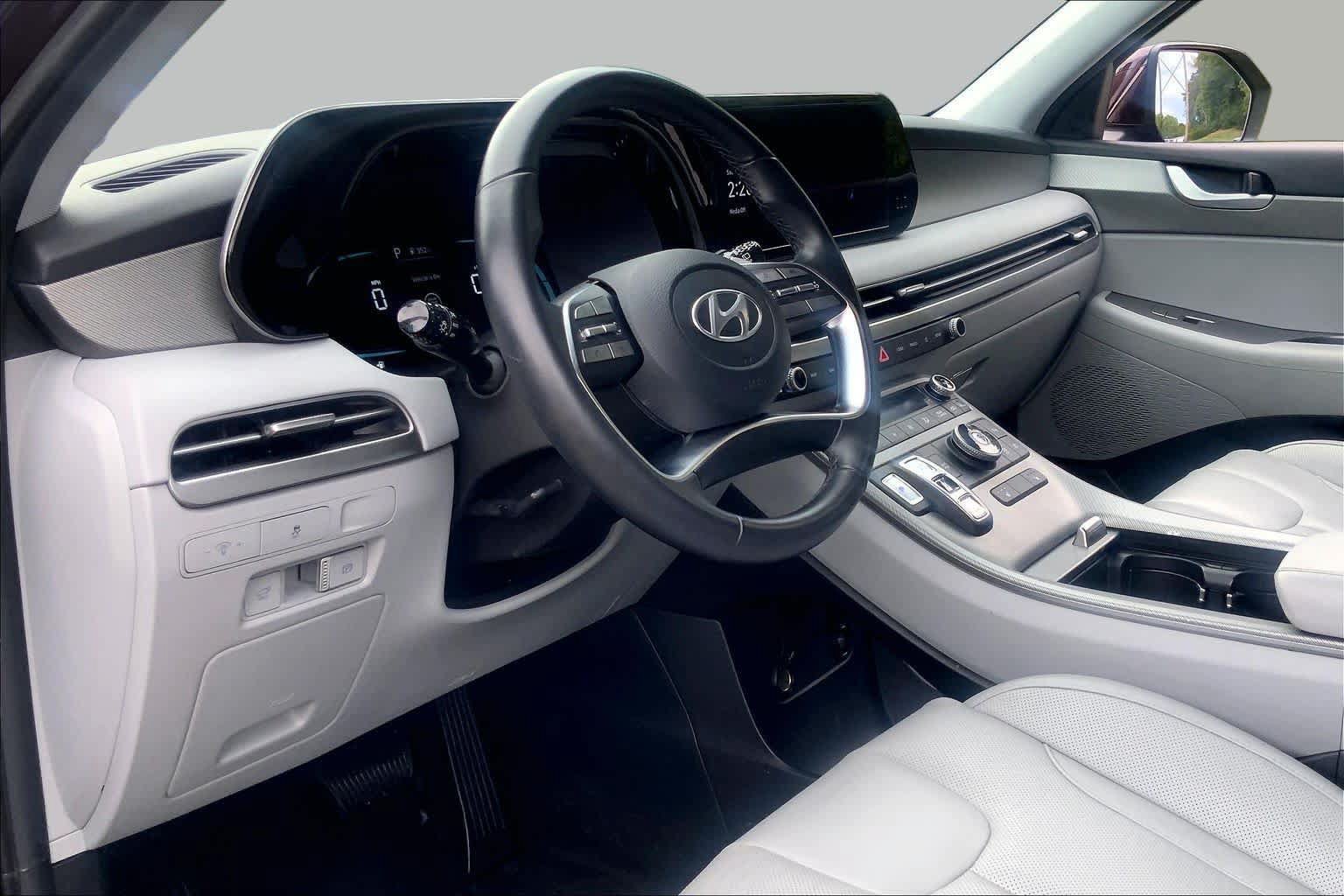 Used 2025 Hyundai Palisade SEL FWD image 16