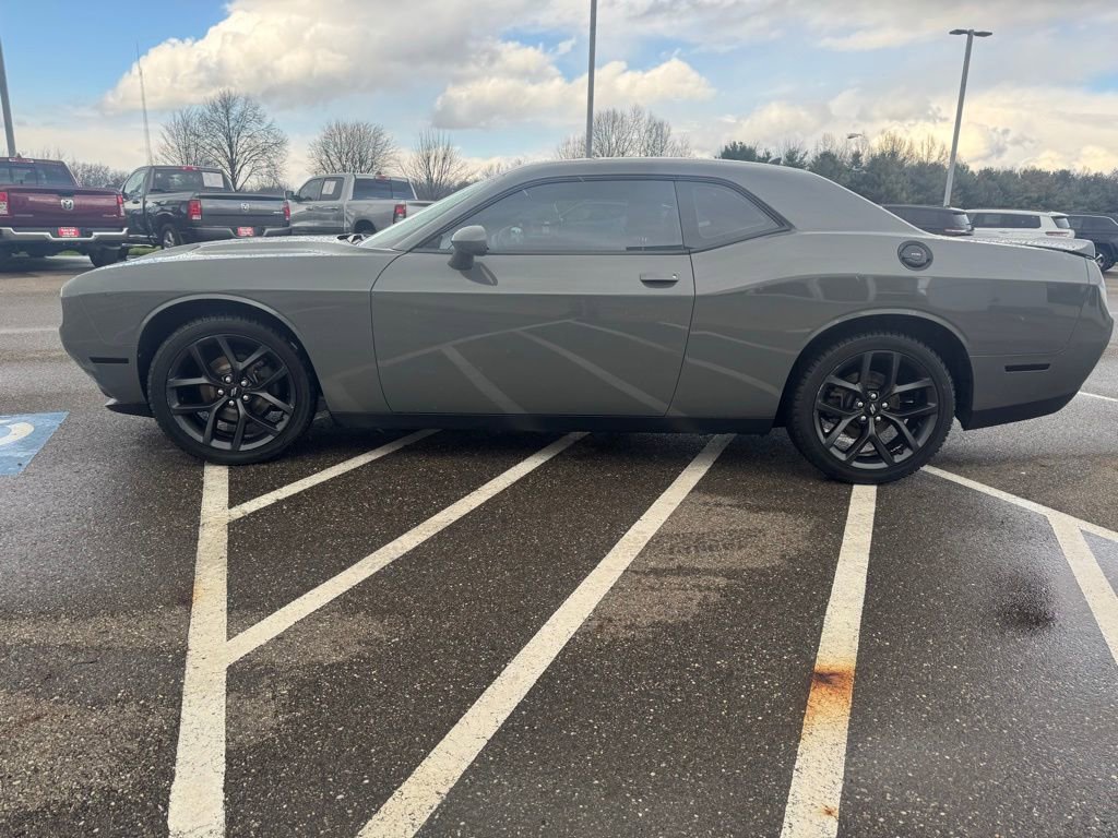 Used 2019 Dodge Challenger SXT w/ Driver Convenience Group image 6