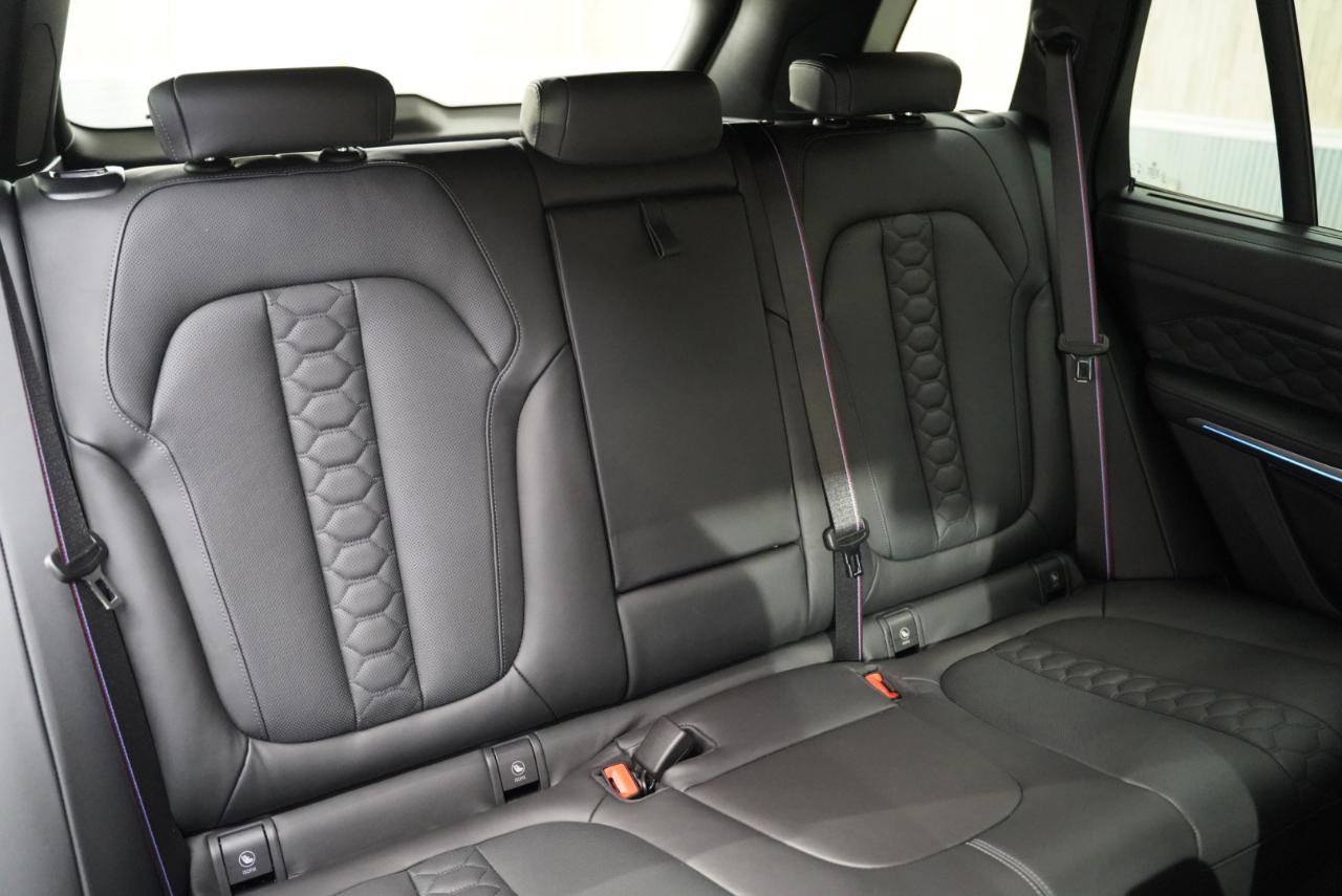 Used 2026 BMW X5 M Competition w/ Executive Package image 36