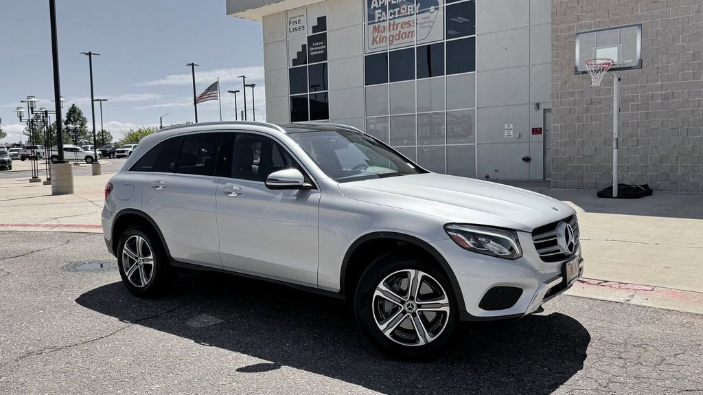 Used 2019 Mercedes-Benz GLC 300 4MATIC image 2