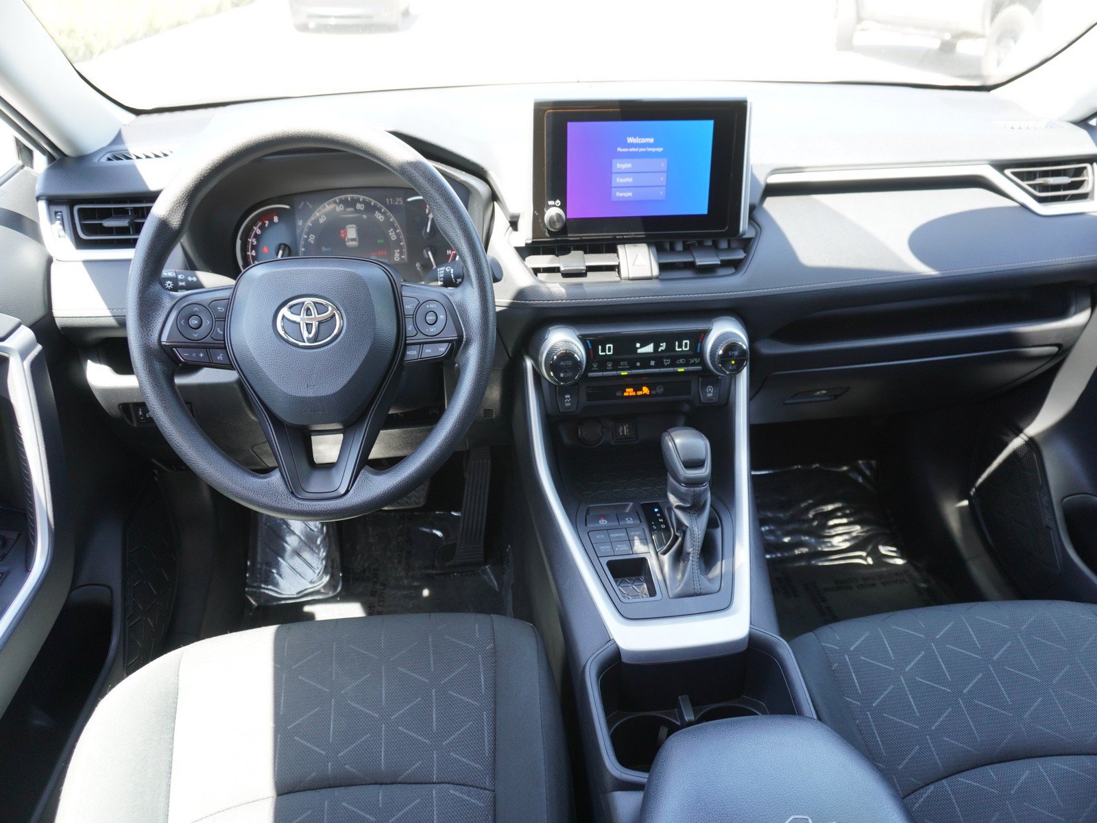 Used 2024 Toyota RAV4 XLE AWD/4WD image 2