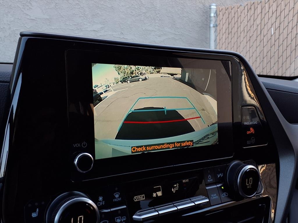 Certified 2025 Toyota Highlander XLE image 9