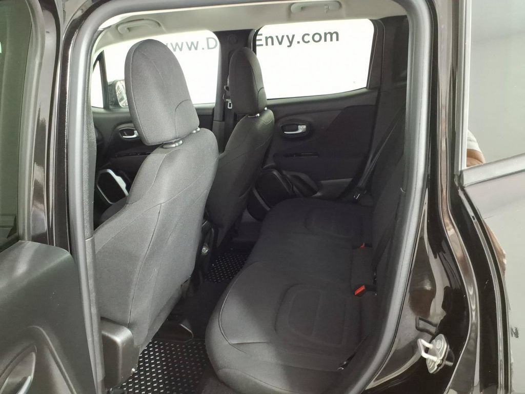 Used 2020 Jeep Renegade Latitude w/ Cold Weather Group AWD/4WD image 9