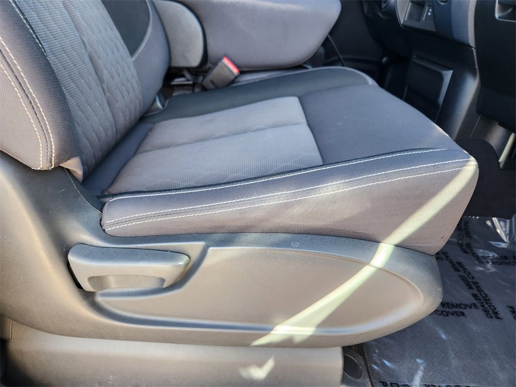 Used 2023 Nissan Titan SV image 17